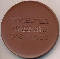 NSZK 1968. "Hochstift Meissen 968-1968" porcelán plakett (66mm) T:1
FRG 1968. "Hochs...