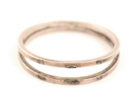 Egyszerű ezüst(Ag) gyűrű, hiányzó díszítésekkel, jelezett, méret: 58, nettó: 1,6 g / Silver ring
