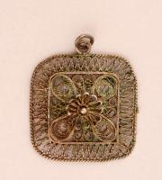 Filigrán ezüst(Ag) medál, jelzett, 2,5x2,5 cm, nettó: 3,3 g  / Silver medal
