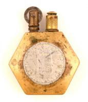 Két pengős érmével díszített réz öngyújtó