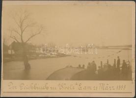 1898 A megsérült wootz-i gát, fotó kartonon / Der Deichbruch in Wootz an der Elbe am 21 März, photo 11×15 cm