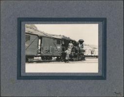 cca 1920 Feketebalog, Szlovákia, Kisvasút, kartonra kasírozott fotó, 9x13 cm