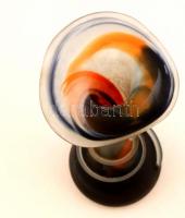 Fújt díszváza, anyagában színezett, szál díszítéssel, jelzés nélkül, karcolásokkal, m: 24 cm