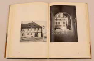 Régi házak Pest-Budán. Szerk. Pereházy Károly. Bp., 1976, Műszaki Könyvkiadó. Gazdag képanyaggal, eg...