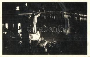 Budapest I. Gellért szobor kivilágítva, éjszaka (ragasztónyom / gluemark)