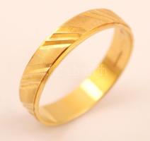 Díszített arany gyűrű, 14K. jelzett / 14C gold ring with pattern 2,7 g