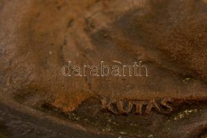 Kutas László (1936-): Békebeli házaspár. Bronz falikép, jelzett, 24×18 cm