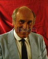 cca 1973 Bánffy György színészről készült 3 db szabadon felhasználható negatív (6x7 cm) és 1 db aláí...