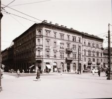 1966 Budapest, Várostörténeti tétel, 13 különféle épület szabadon felhasználható negatívja, az épüle...