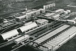 cca 1979 Kaba, légi fotó az éppen elkészült Hajdúsági Cukorgyárról, vintage fotó, 16x23,5 cm
