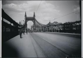 cca 1935 Budapest, Erzsébet híd, korabeli negatívról készült mai nagyítás, 18x25 cm