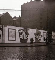 1970 Budapest, a Fővárosi Moziüzemi Vállalat hirdető oszlopai, plakáthelyei, kirakatai, ahol az új f...