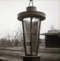 1970 Budapest, a Fővárosi Moziüzemi Vállalat hirdető oszlopai, plakáthelyei, kirakatai, ahol az új f...