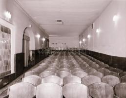 1973 Budapest, a SZIGETHY mozi külső-belső felvételei, 8 db szabadon felhasználható negatív, 6x7 cm