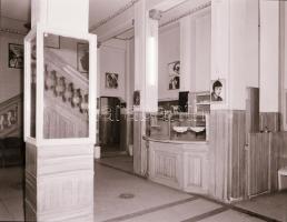 1973 Budapest, a KÖLCSEY mozi külső-belső felvételei, 6 db szabadon felhasználható negatív, 6x7 cm