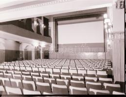 1973 Budapest, a KÖLCSEY mozi külső-belső felvételei, 6 db szabadon felhasználható negatív, 6x7 cm