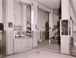 1973 Budapest, a KÖLCSEY mozi külső-belső felvételei, 6 db szabadon felhasználható negatív, 6x7 cm