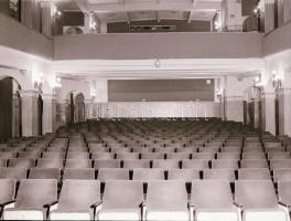 1973 Budapest, a KÖLCSEY mozi külső-belső felvételei, 6 db szabadon felhasználható negatív, 6x7 cm