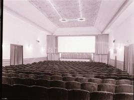 1973 Budapest, a FÉNY mozi külső-belső felvételei, 6 db szabadon felhasználható negatív, 6x7 cm