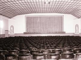 1973 Budapest, az ADY mozi külső-belső felvételei, 5 db szabadon felhasználható negatív, 6x7 cm