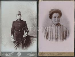 cca 1900 Sopron, egy magyar őrmester és egy asszony portréja Stagl F. és Rupprecht Mihály soproni műtermeiből, 2 db keményhátú kabinetfotó 16.5×10.5 cm