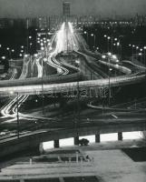 cca 1983 Budapest, Flórán téri közlekedési csomópont esti kivilágításban, vintage fotó, 23x19 cm