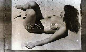 cca 1968 Akt fotók repró negatívja, 34 db 24x36 mm-es jó minőségű negatív, tároló tasakban