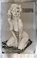 cca 1968 Akt fotók repró negatívja, 34 db 24x36 mm-es jó minőségű negatív, tároló tasakban