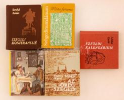 Szegedi vonatkozási minikönyvek, 5 db:  Juhász Gyula: Szegedi Kalendárium. Szeged, 1980, Szegedi Nyomda. Kiadói papírkötés. Megjelent 850 példányban.  Somlyó Zoltán: Szegedi Konferanszié. Szeged, 1982, Szegedi Nyomda MTESZ Miniatűrkönyv Gyűjtő Klub. Kiadói műbőr kötés.  Cserzy Mihály (Homok): Az öreg Szeged. Szeged, 1981, Szegedi Nyomda MTESZ Miniatűrkönyv Gyűjtő Klub. Kiadói papírkötés.  Bek Pista: Szegedi Emlékek. Szeged, 1985, Szegedi Nyomda MTESZ Miniatűrkönyv Gyűjtő Klub. Kiadói műbőr kötés. kiadói papírborítóban. Móra Ferenc: Szögedinumdánum.  Szeged, 1979, Szegedi Nyomda MTESZ Miniatűrkönyv Gyűjtő Klub. Kiadói műbőr kötés, kiadói papírborítóban.