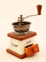 Porcelán házas kávédaráló, fa fedéllel aljjal és fiókkal, m:19 cm