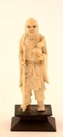 Bölcs, faragott csont figura, fa talapzaton, m: 7,5 cm