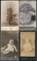 cca 1900 Baba és gyermekportrék, 10 db keményhátú portréfotó különböző műtermekből(Bp., Szarvas, Szo...