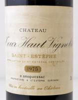 1975 Chateau La Cour Haut Vignoble. R. Braquessac bontatlan palack bor / Unopened bottle of vintage ...