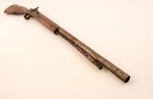 Elöltöltős vadászpuska, kis hiánnyal, az elsütőszerkezet részben működik, jelzés nélkül, kopásnyomok...