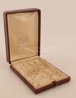 Aranyozott bőr dísztok, kitüntetésnek, ékszernek / Leather case 11x16 cm