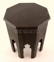 Dávid-csillag motívumos sámli, fa, kis kopásnyomokkal, m: 46,5 cm