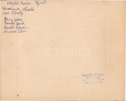 1942 Budapest, Újpest. Iskolai osztálykép. Hauner Gyula felvétele, 20×25 cm