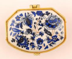 Porcelán ékszertartóé bizsu ékszerekkel ( 2 db)