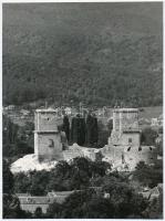 A diósgyőri vár, 2 db fotó, hátoldalon feliratozva, 23x17 cm