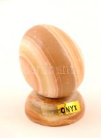 Ónix tojás talapzattal, m:8 cm