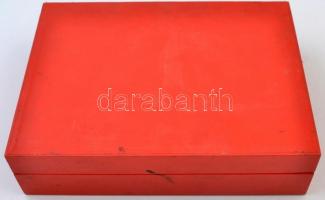 Tóth Béla (1941- ) 1975. "A Szocializmus Építéséért / Az Egyesült Izzó Pártbizottsága 1945-1975...