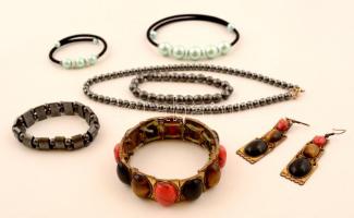 Kis bizsu tétel mutatós szettekkel, hematit karkötőkkel, nyaklánccal, menta-fekete nyaklánccal és karkötővel, stb., összesen: 8 db