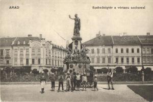 Arad, Szabadság tér, Vértanú szobor, Rozsnyay Gyógyszertár / square, statue, pharmacy