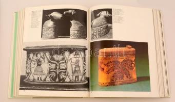 Hofer Tamás - Fél Edit: Magyar népművészet. Bp., 1975, Corvina. Vászonkötésben, papír védőborítóval,...