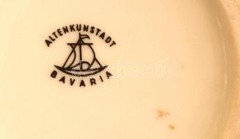 Vadászjelenetekkel díszített levonóképes porcelán kiöntő / Hunter scenes Bavaria porcelain 20 cm