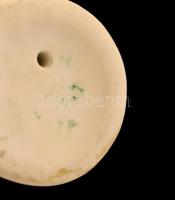 Hollóházi púpozó macska, kézzel festett, jelzett, kis kopásnyomokkal, m: 9 cm