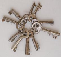 Mini kulcsok 10 db, h: 2-4 cm