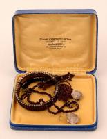 Gránátköves ékszer szett (nyaklánc, karkötő, stb.), régi dobozban, jó állapotban