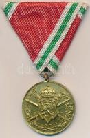 Bulgária 1938. Bolgár Háborús emlékmedál "1915-1918" mellszalaggal T:2  Bulgaria 1938. Bulgarian Commemorative Medal for World War I for combatants, gilt Br medal on wartime ribbon C:XF