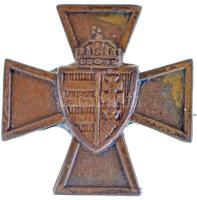 1940. "Nemzetvédelmi Kereszt / A Hazáért" fém miniatűr jelvény T:2 1940. "National Defense Cross" miniature badge C:XF